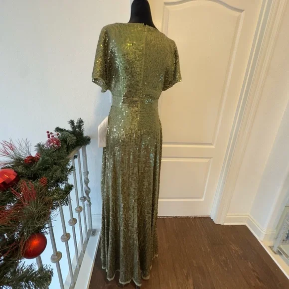 NWT Mac Duggal Sz 4 Green Sequined Butterfly Sleeve Wrap Over A Line Gown